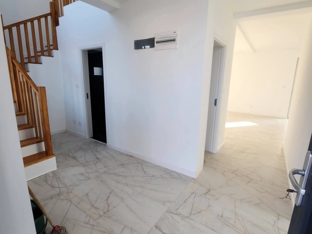 Casa 4 camere - Uricani