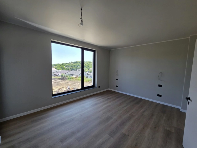 Casa 5 camere - Miroslava