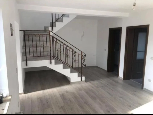 Casa 3 camere - Miroslava
