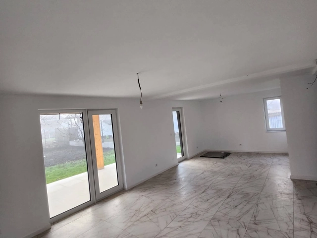 Casa 4 camere - Uricani