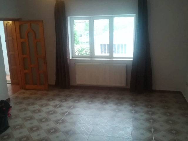 Casa 4 camere - Bucium