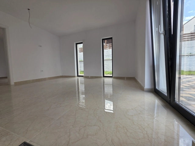 Casa 3 camere - Miroslava