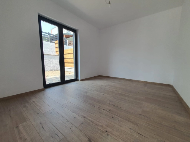 Casa 3 camere - Miroslava
