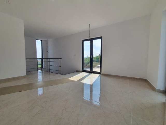 Casa 3 camere - Miroslava