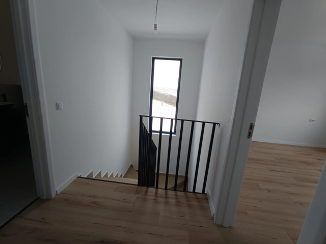 Casa 4 camere - Miroslava