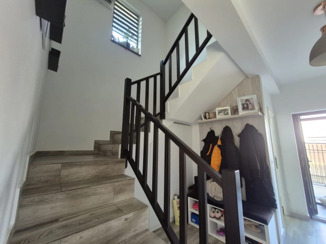 Casa 4 camere - Miroslava