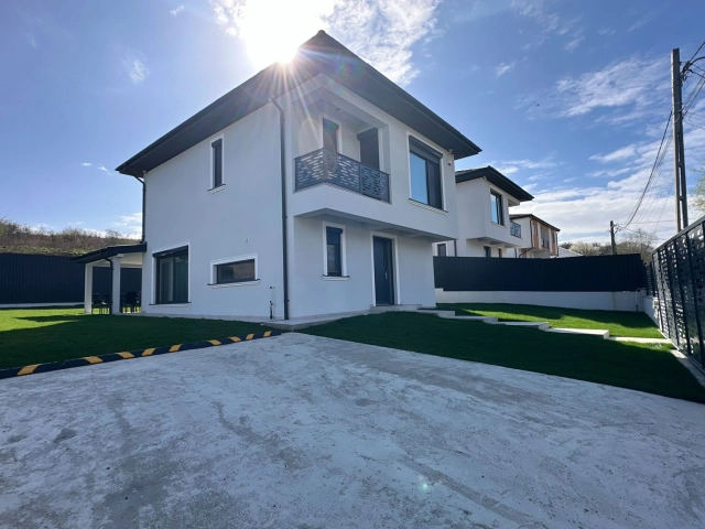 Casa 4 camere - Bucium