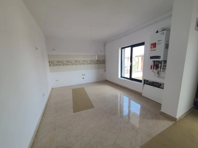 Casa 3 camere - Miroslava