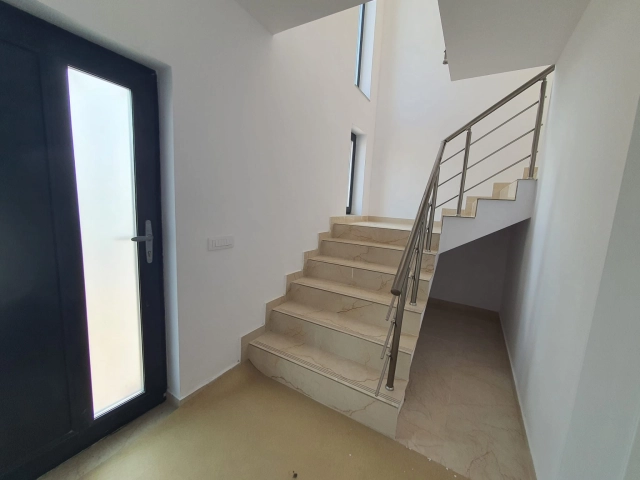 Casa 3 camere - Miroslava