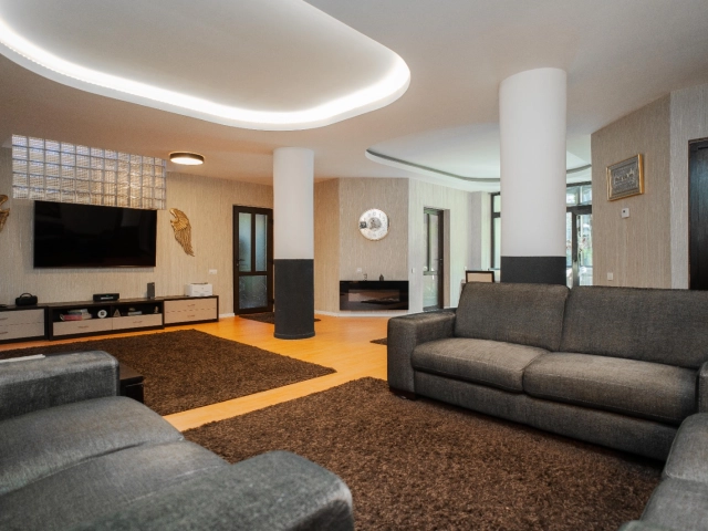 Casa 10 camere - Tatarasi