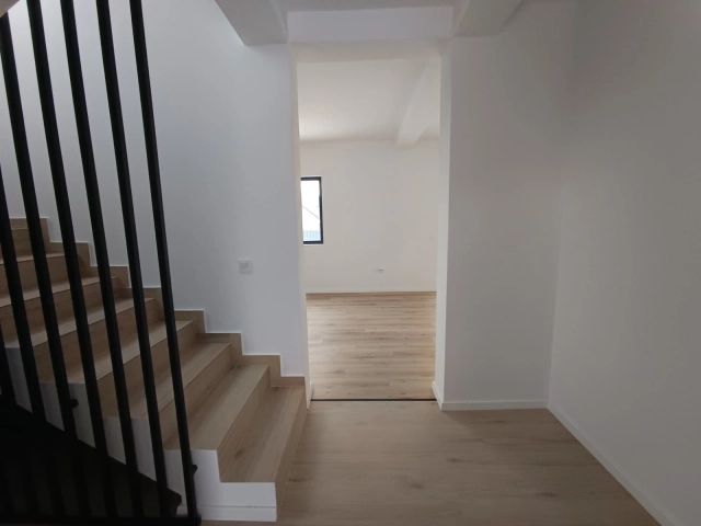 Casa 4 camere - Miroslava