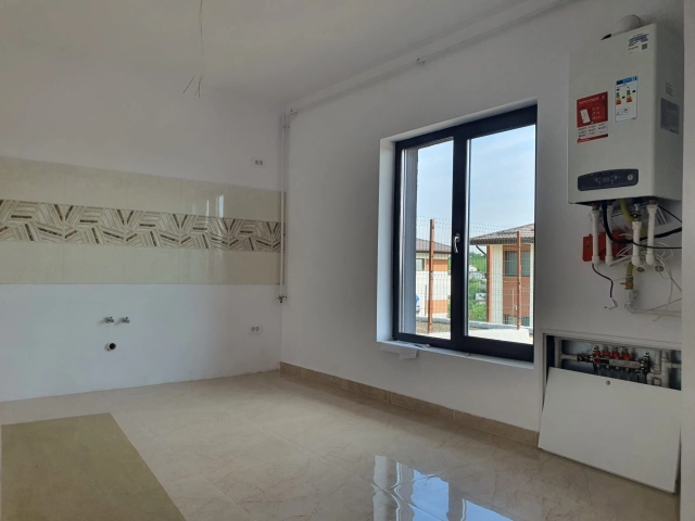 Casa 3 camere - Miroslava