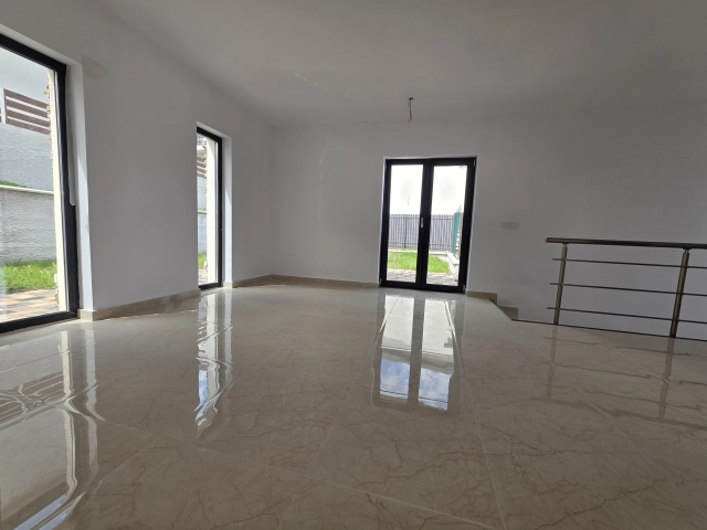 Casa 3 camere - Miroslava