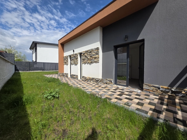 Casa 3 camere - Miroslava