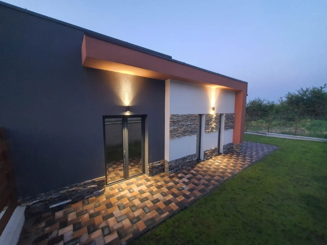 Casa 3 camere - Miroslava
