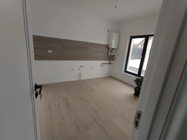 Casa 4 camere - Miroslava