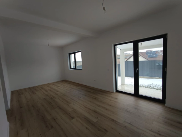 Casa 4 camere - Miroslava