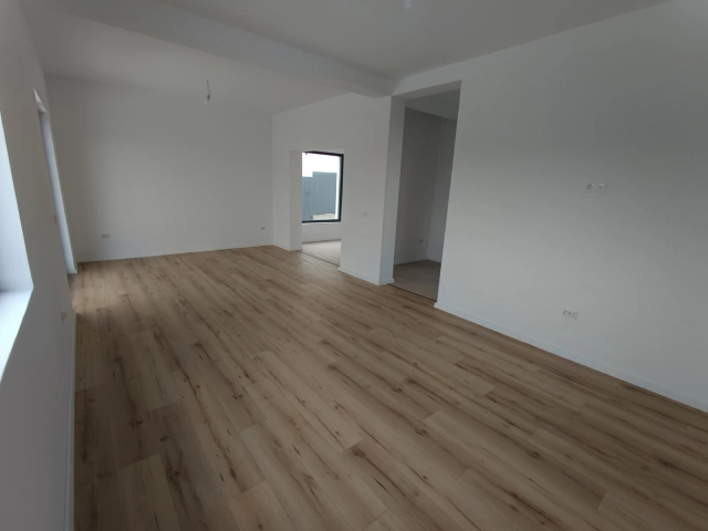 Casa 4 camere - Miroslava