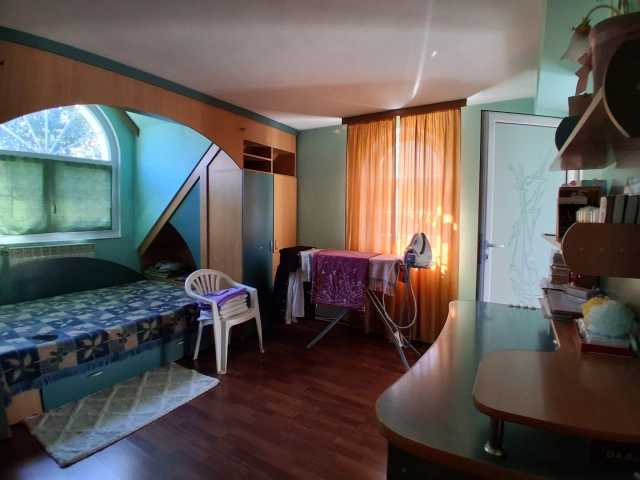 Casa 5 camere - Bucium