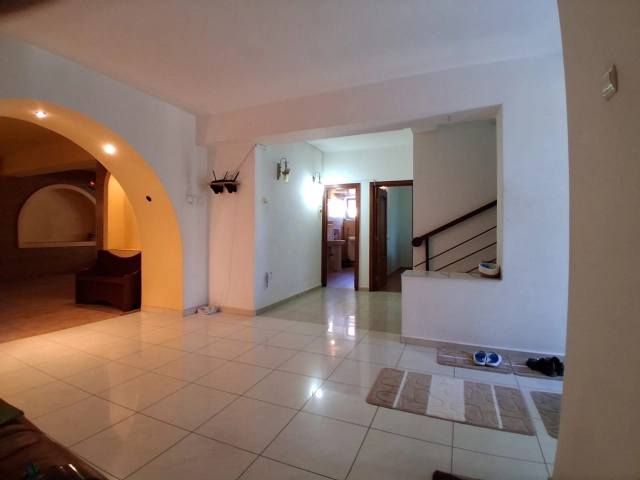 Casa 5 camere - Bucium