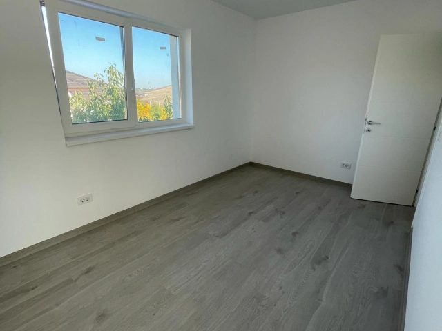 Casa 4 camere - Rediu