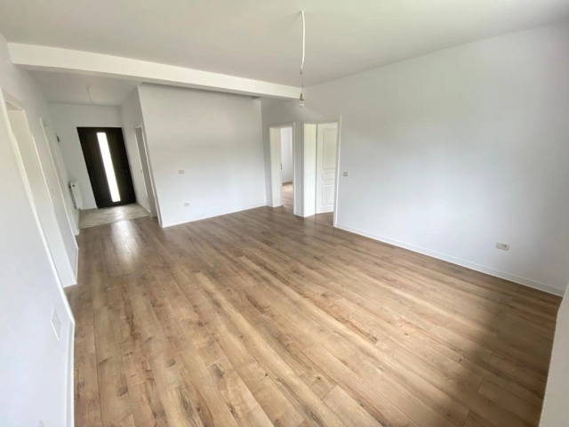 Casa 4 camere - Miroslava
