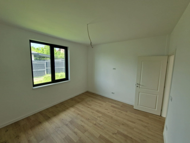 Casa 4 camere - Miroslava